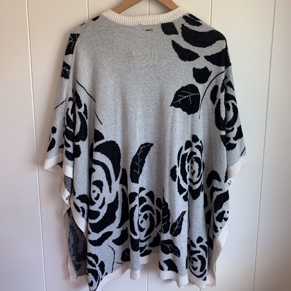 Black and White Rose shaw - Picture 2 of 4